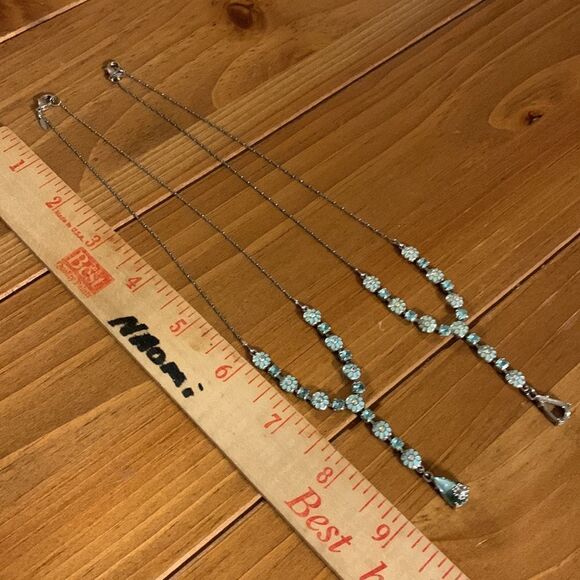 Vintage Avon necklaces.  Two of the same but one missing large stone - Picture 4 of 4